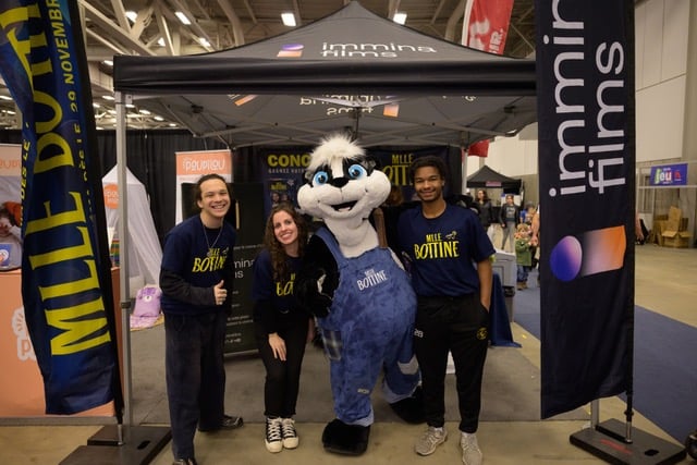 La mascotte Mlle Bottine illumine le Salon du Jeu et du Jouet de Québec