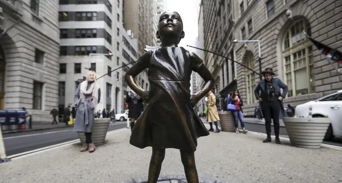 The corporate world must act now on leadership roles for Canadian women in business — the time for patience is gone » — The Toronto Star (*Anglais*)