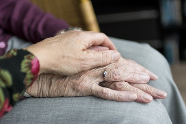 Signs And Signals That Your Aging Parents Need Help