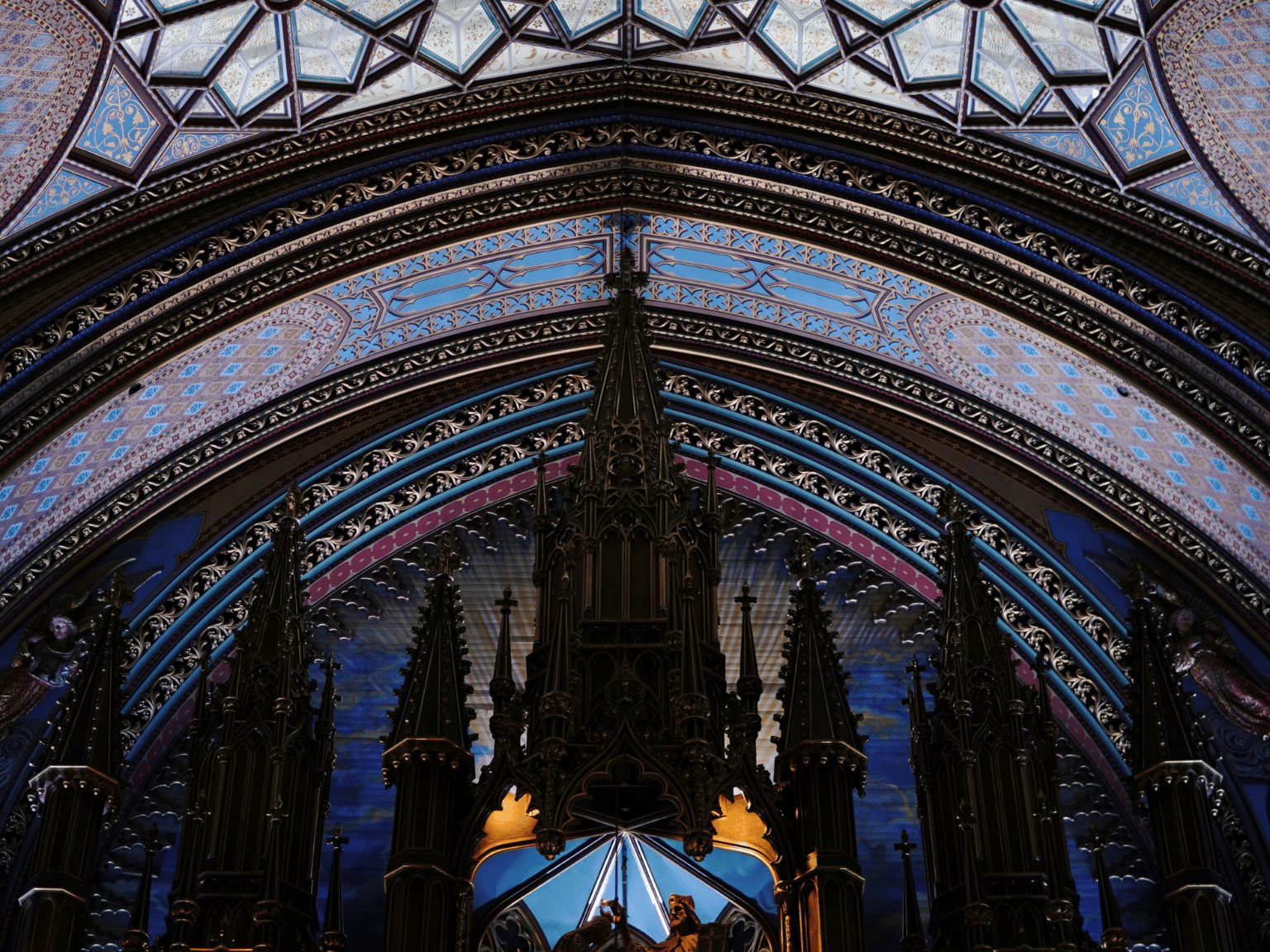 Première visite de la basilique Notre-Dame : le guide des incontournables